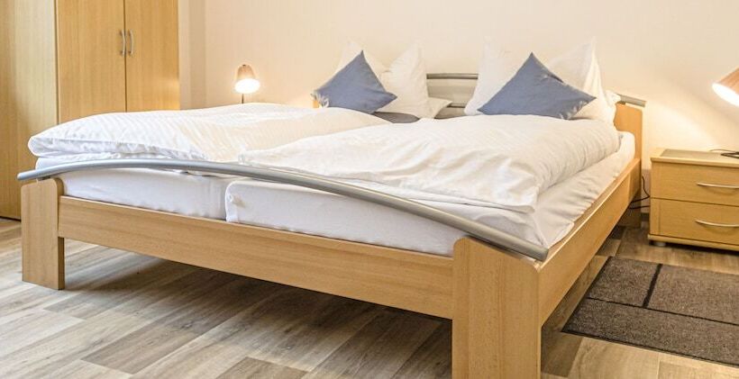 Номер Стандарт, Weisses Rössl