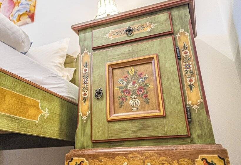 Номер Стандарт, Weisses Rössl