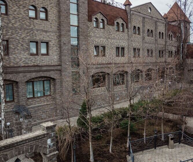 标准三人间, Nemchinovka Park