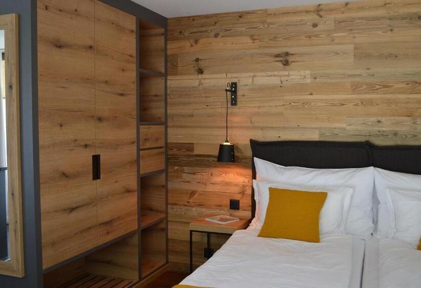 Escritório Estándar, 22 Summits Apartments