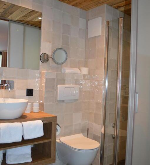 Studio Standard, 22 Summits Apartments