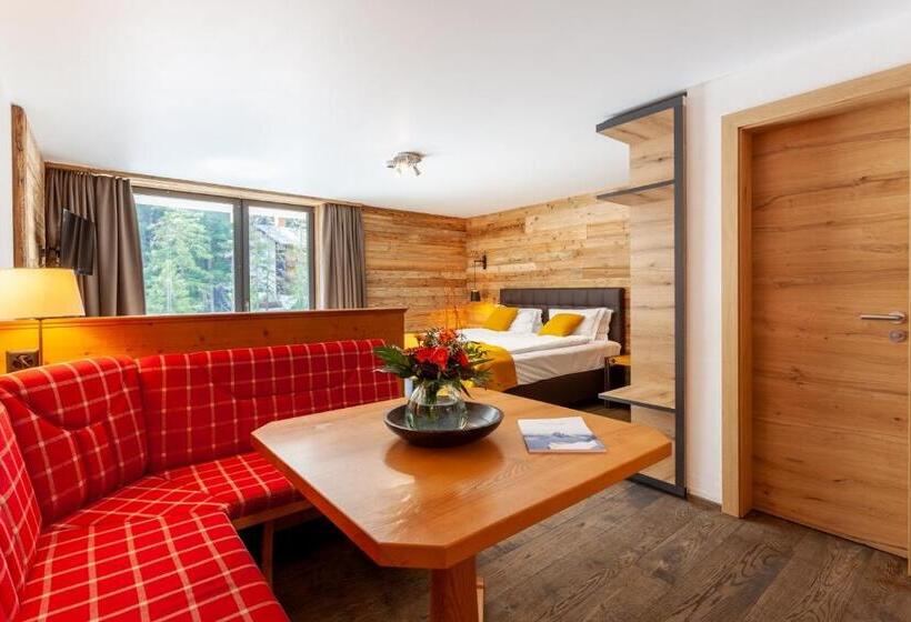 Studio Standard, 22 Summits Apartments