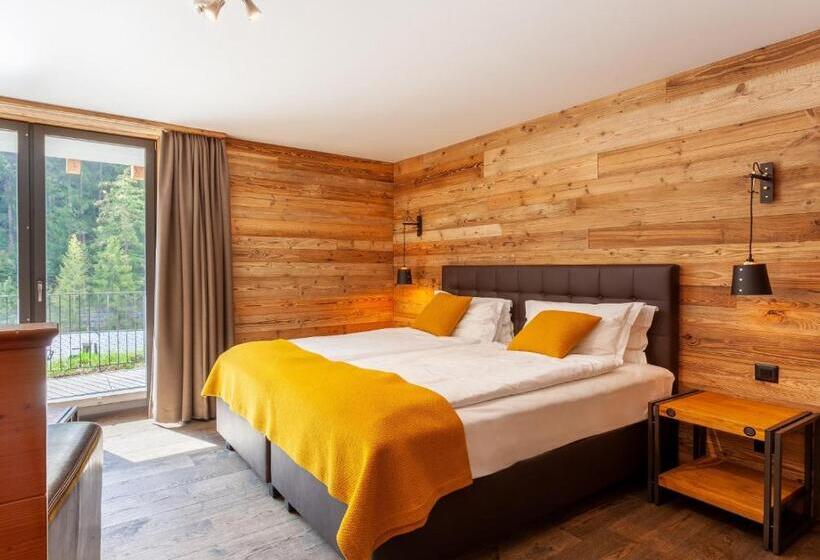 Escritório Estándar, 22 Summits Apartments