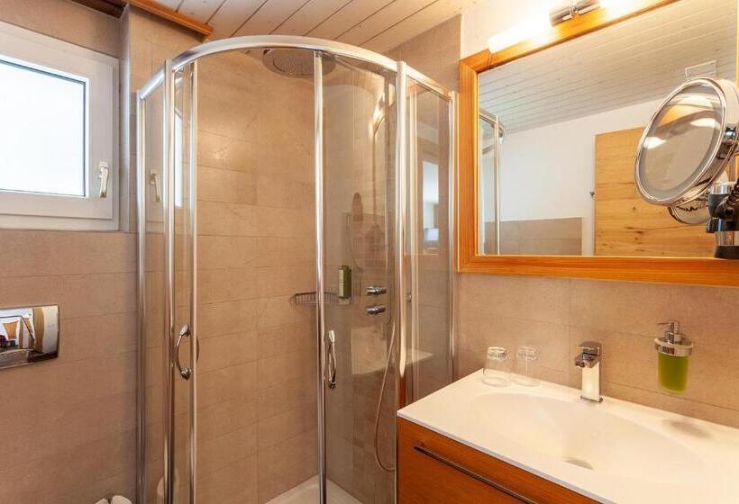 Studio Standard, 22 Summits Apartments