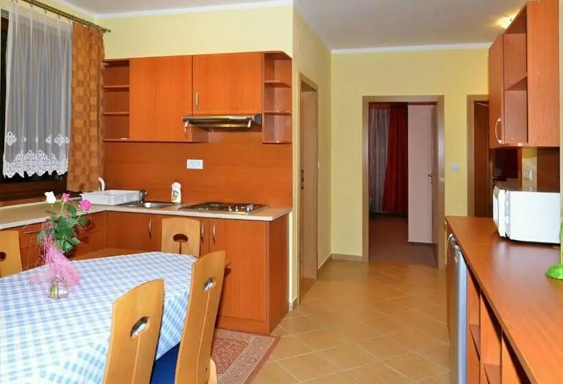 آپارتمان 2 خوابه با بالکن, Apartmany Broma