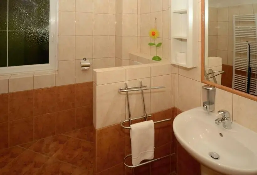 آپارتمان 2 خوابه با بالکن, Apartmany Broma