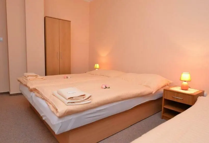 آپارتمان 2 خوابه با بالکن, Apartmany Broma