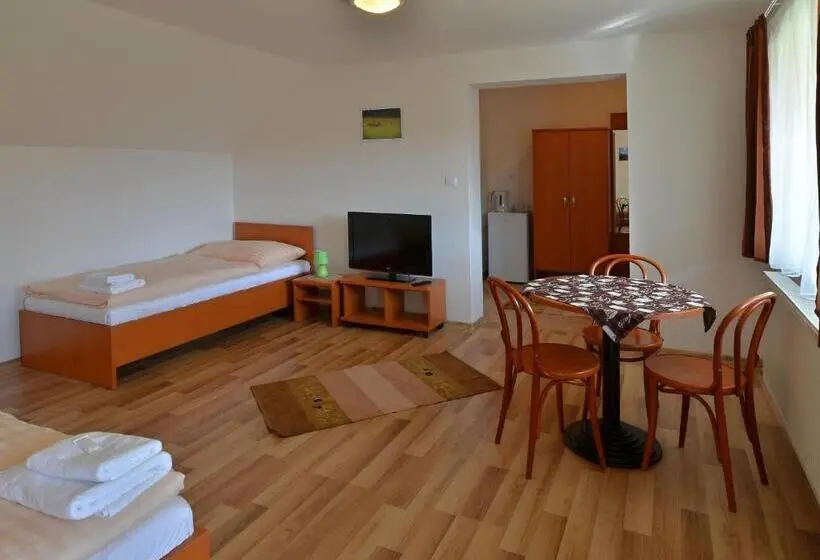 اتاق استاندارد سه تخته با بالکن, Apartmany Broma