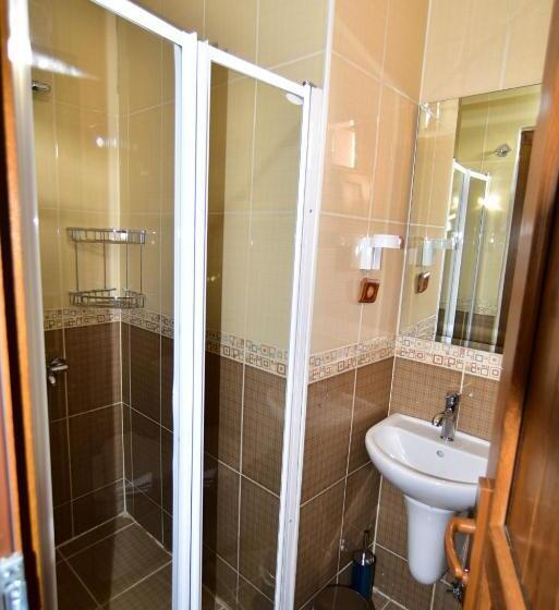 اتاق استاندارد سه نفره, Han