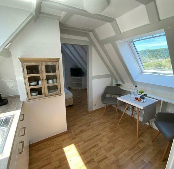 اتاق استاندارد, Haus Von Hoegen