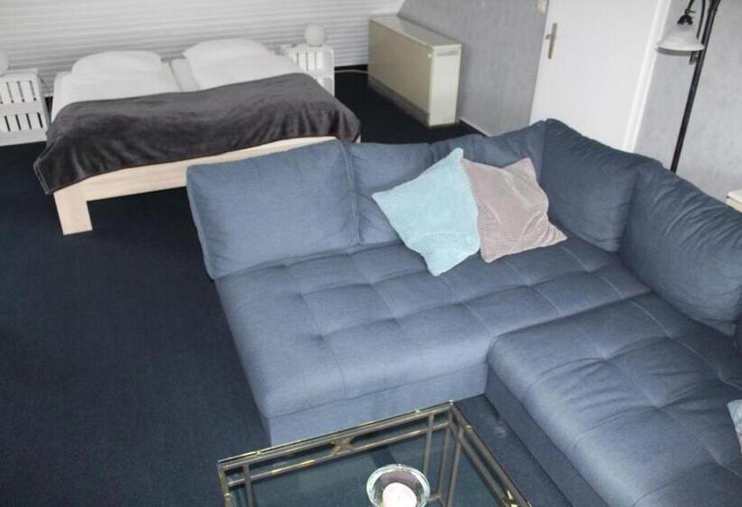 Номер Стандарт с Балконом, Hildfelder Stübchen