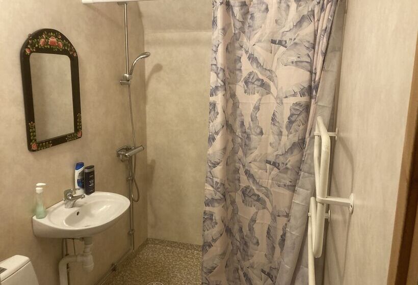 Номер Стандарт, Madam Blå