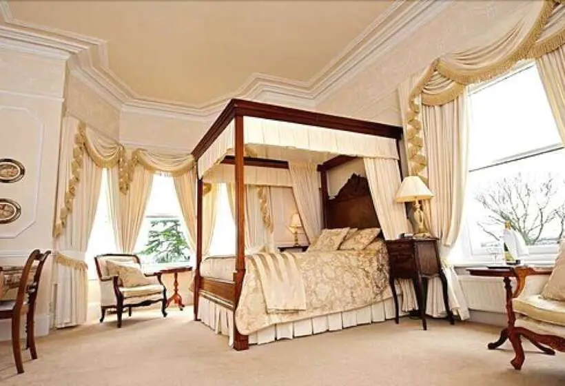 Superior-huone, Munstone House