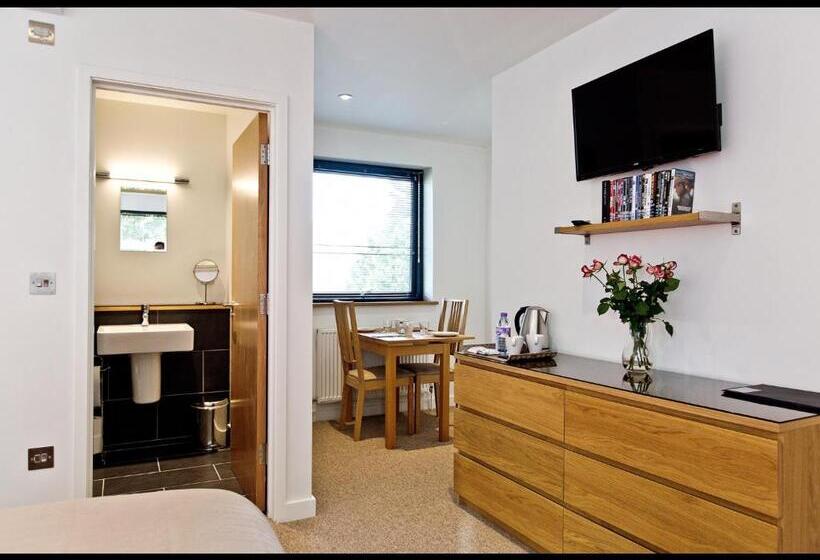 Cameră Deluxe, The Cedars