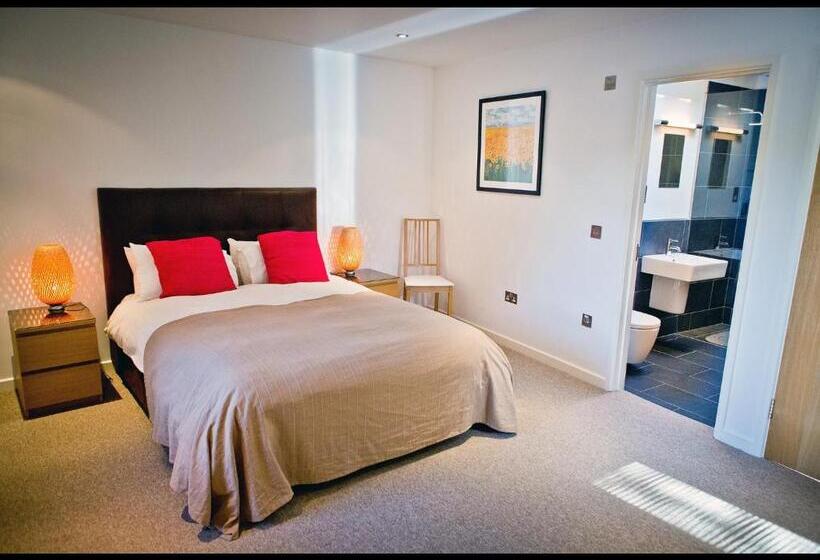 Cameră Deluxe, The Cedars