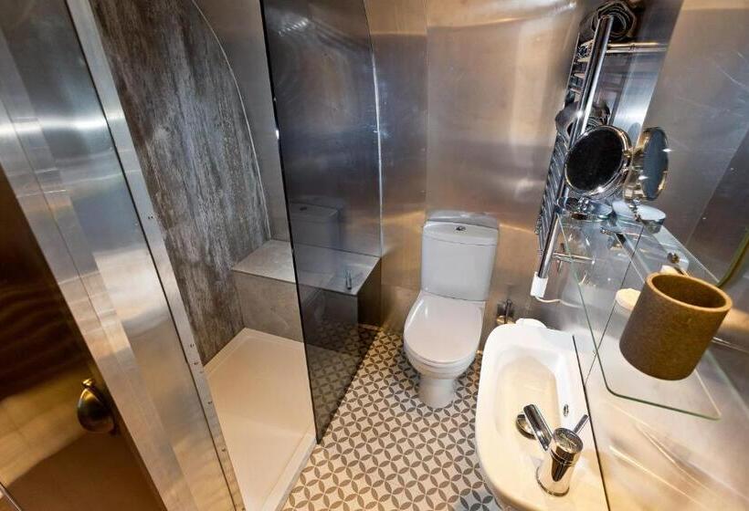 Cameră Standard, The Cedars