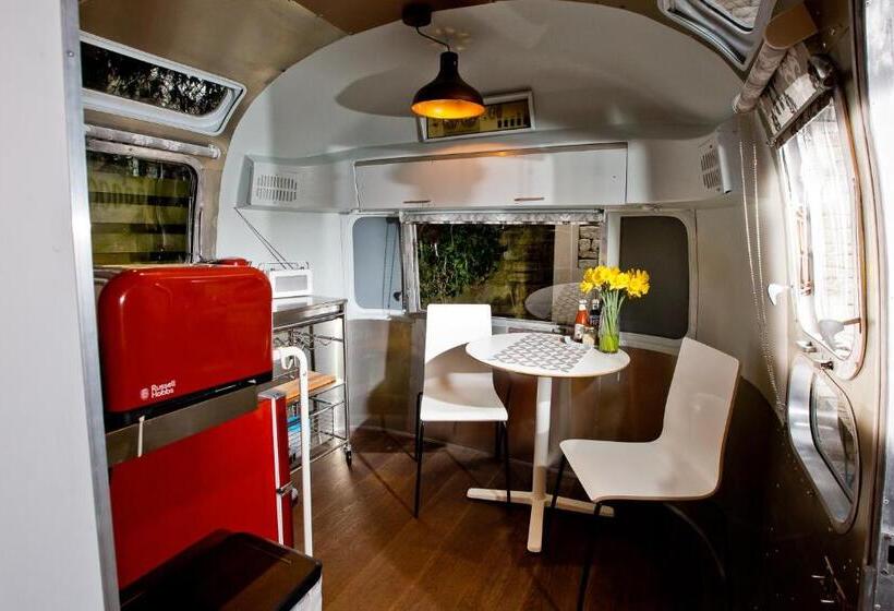 Cameră Standard, The Cedars