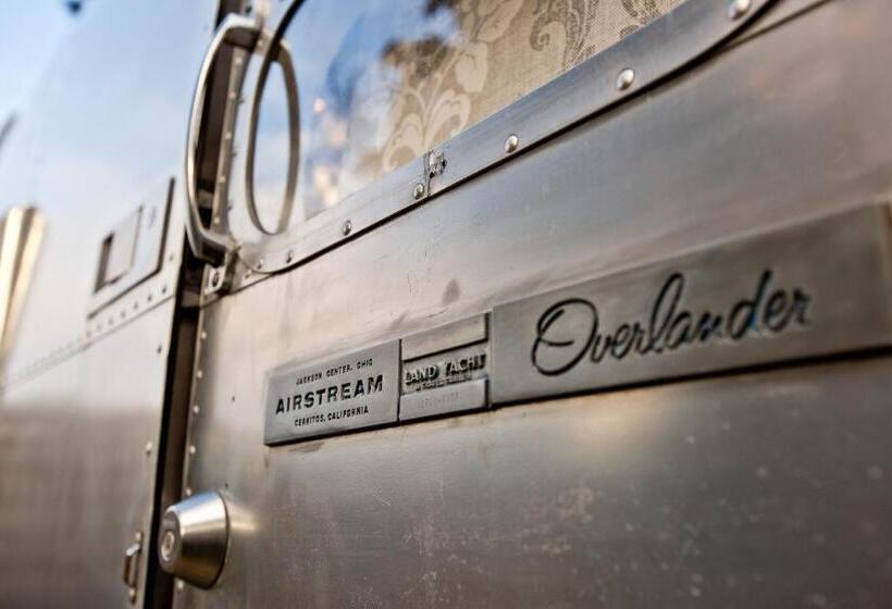 Cameră Standard, The Cedars