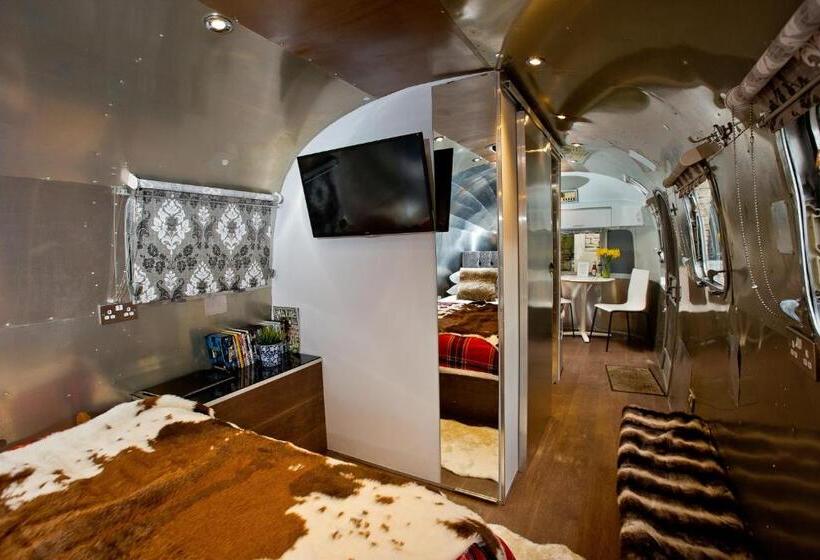 Cameră Standard, The Cedars