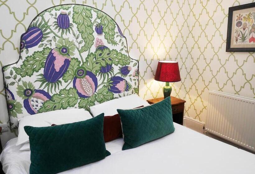 غرفة أساسية, The Fleece