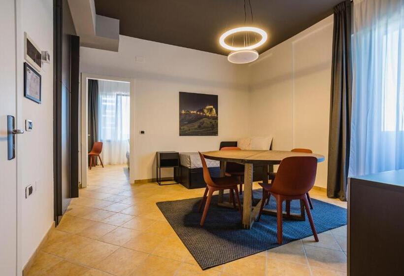 شقة غرفة واحدة, Residence 9 Line