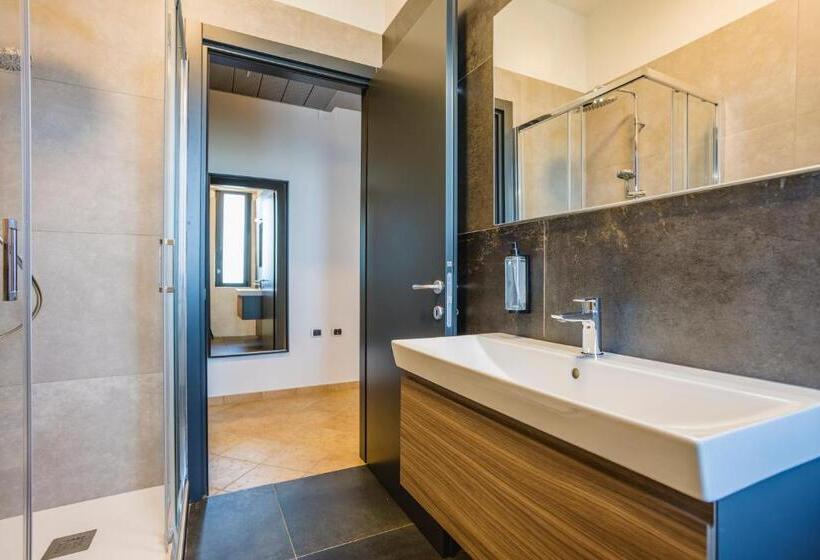 شقة غرفة واحدة, Residence 9 Line