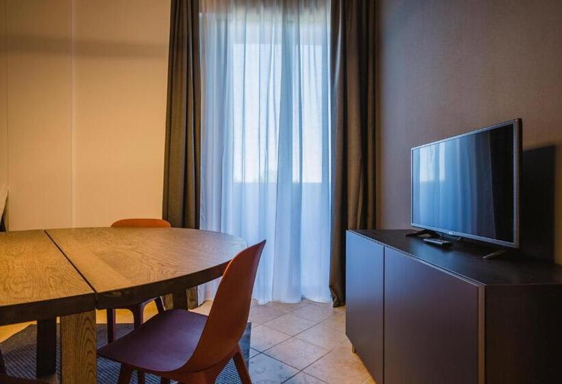 شقة غرفة واحدة, Residence 9 Line