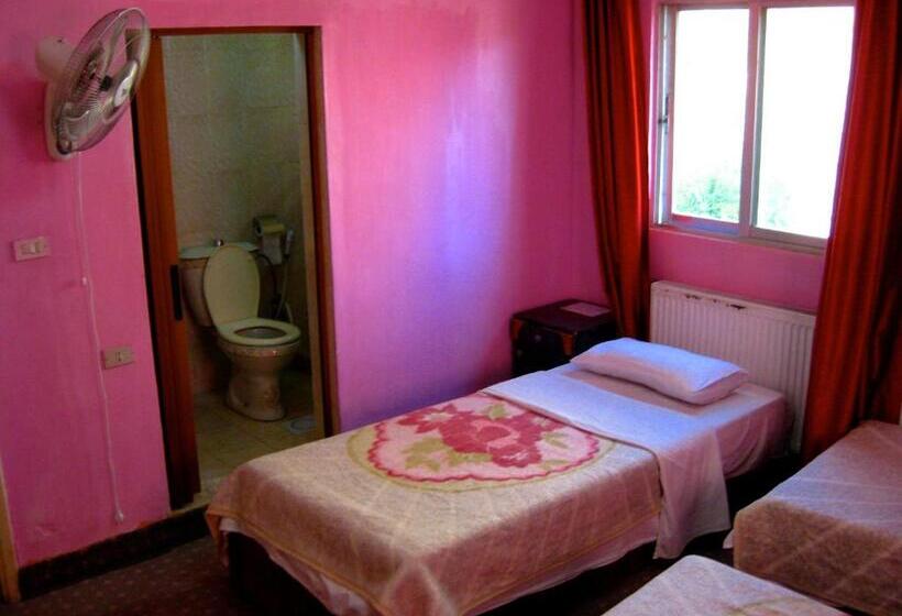 اتاق استاندارد چهار تخته, Valentine Inn