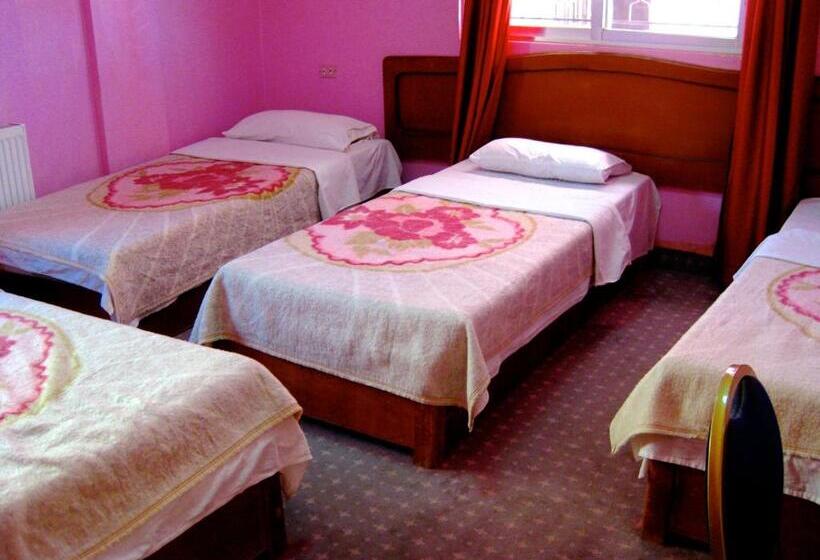 اتاق استاندارد چهار تخته, Valentine Inn