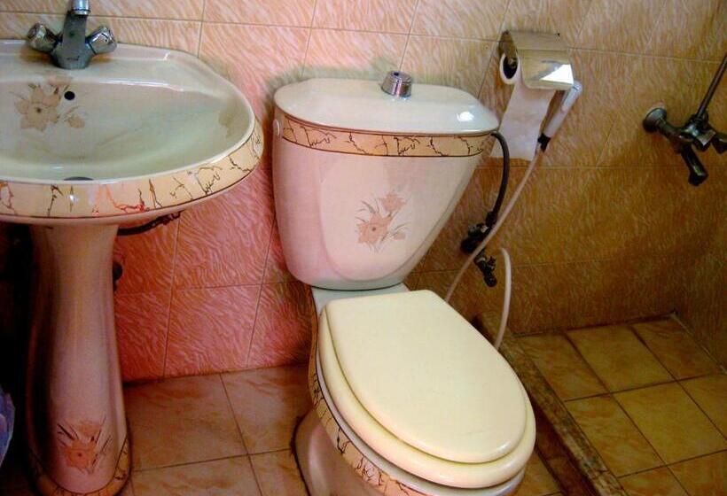 اتاق استاندارد چهار تخته, Valentine Inn