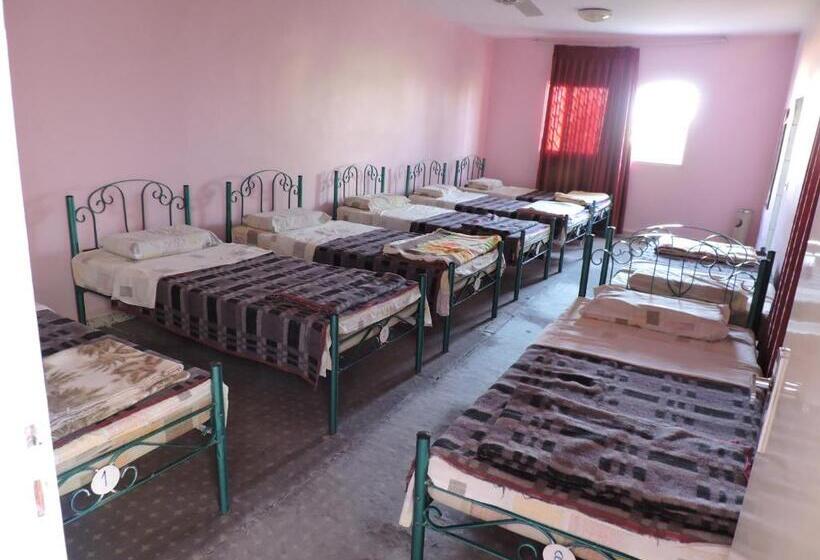 تختخواب در اتاق مشترک, Valentine Inn