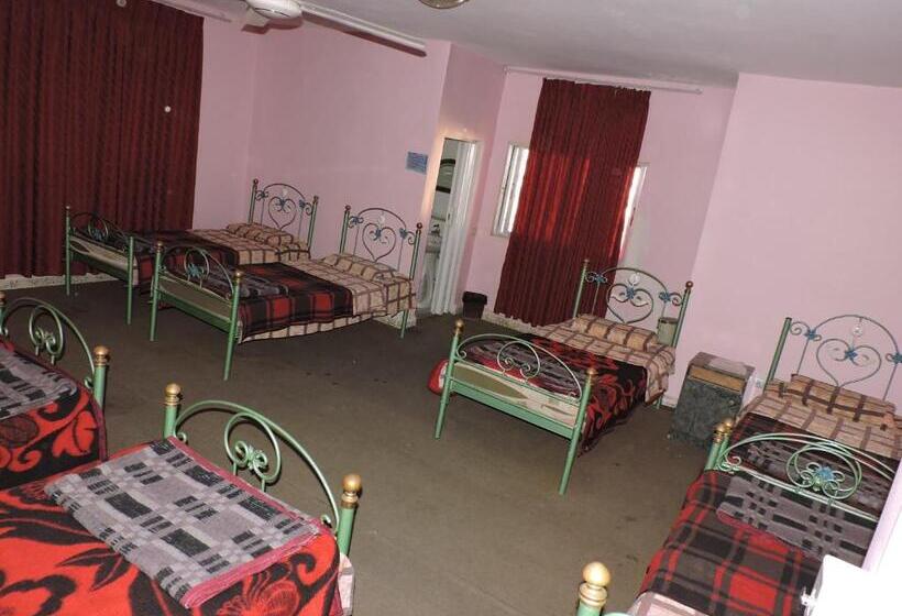 تختخواب در اتاق مشترک, Valentine Inn