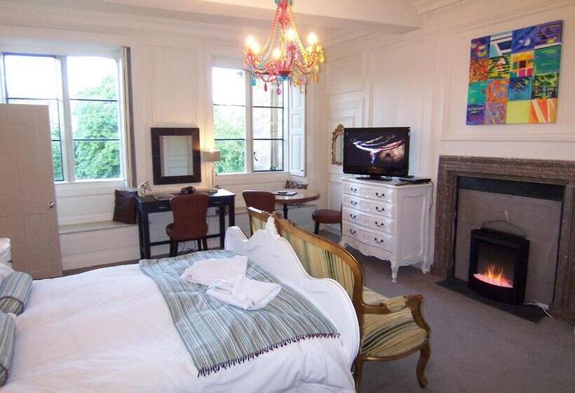 اتاق لوکس, Bagshaw Hall