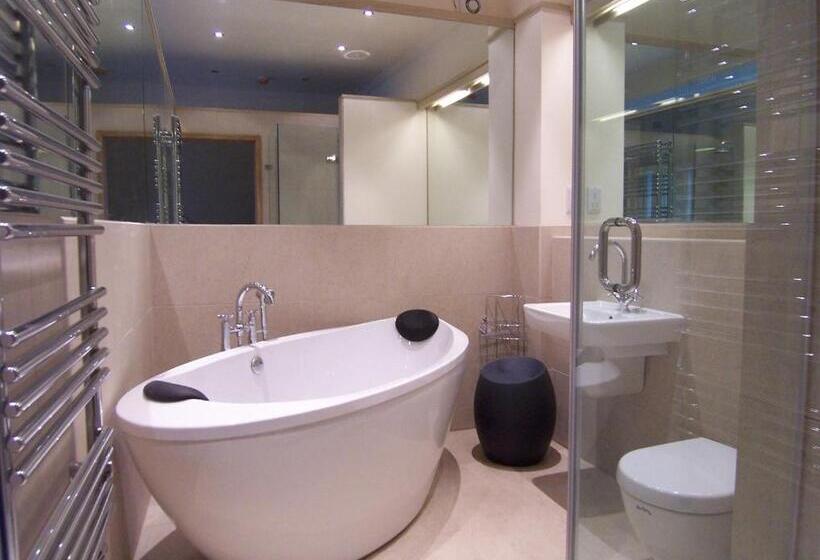 اتاق لوکس, Bagshaw Hall