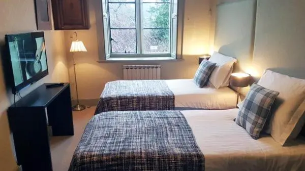 Suite Familiar, Bagshaw Hall