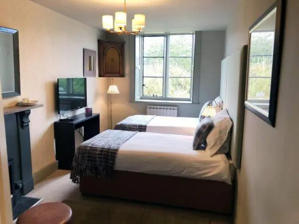 Suite Familiar, Bagshaw Hall