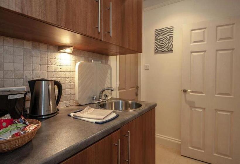 اتاق سوپریور خانوادگی, Bagshaw Hall