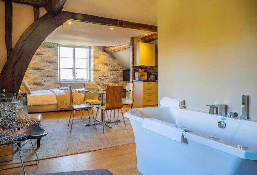 اتاق لوکس, Bagshaw Hall