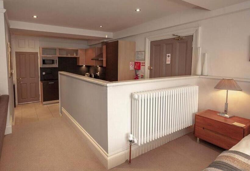 اتاق سوپریور با تخت بزرگ, Bagshaw Hall