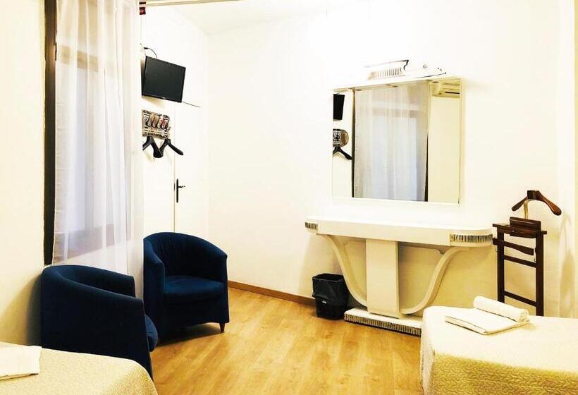 اتاق استاندارد سه نفره, Hostal Portugal