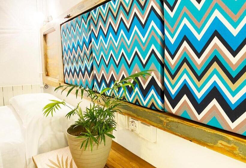 اتاق استاندارد سه نفره, Hostal Portugal