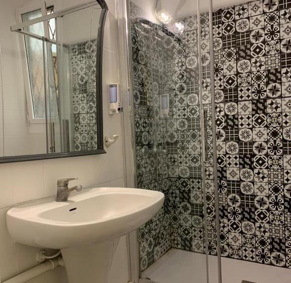 اتاق استاندارد با سرویس بهداشتی مشترک, Hostal Portugal