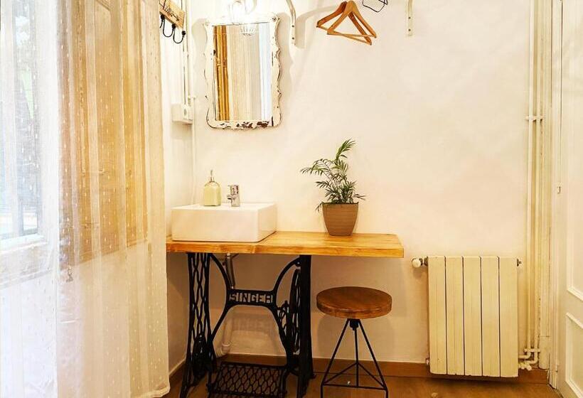 اتاق استاندارد یک تخته با سرویس بهداشتی مشترک, Hostal Portugal