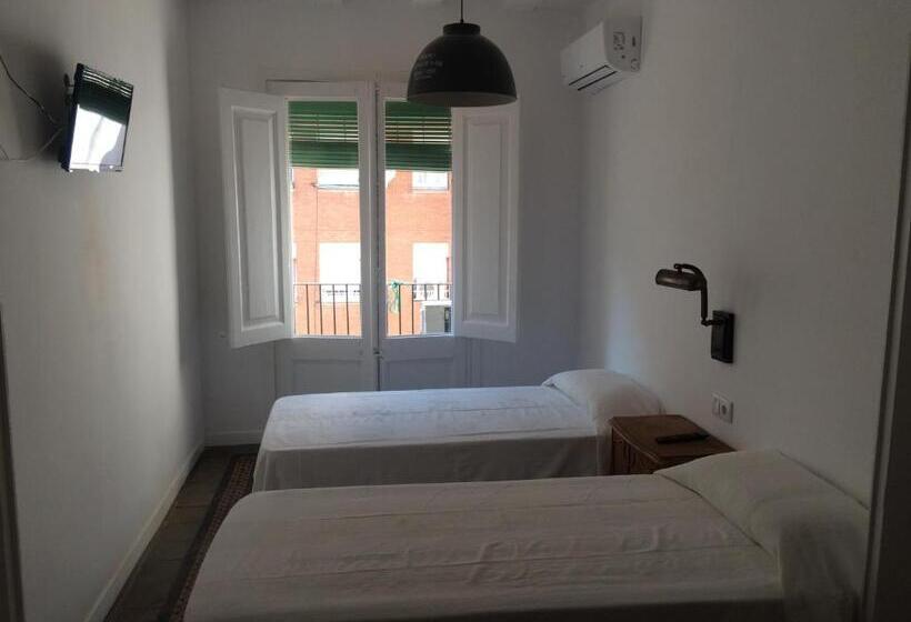 اتاق استاندارد با سرویس بهداشتی مشترک, Hostal Portugal