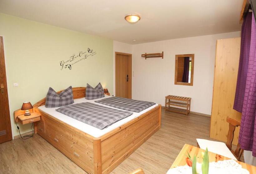 غرفة قياسية مزوَّدة بشُرفة, Pension Bergsee