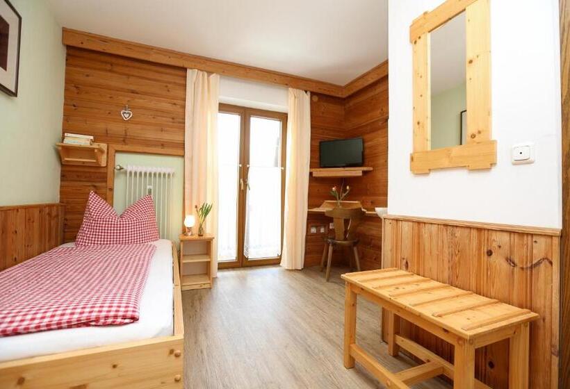 غرفة قياسية فردية مزودة بشُرفة, Pension Bergsee