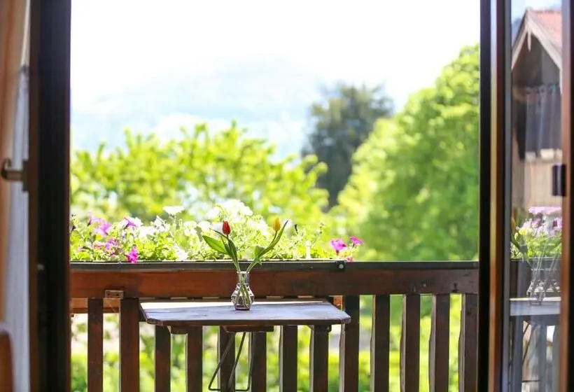 バルコニー付きスタンダードトリプルルーム, Pension Bergsee