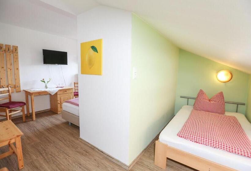 غرفة قياسية ثلاثية مزودة بشرفة, Pension Bergsee