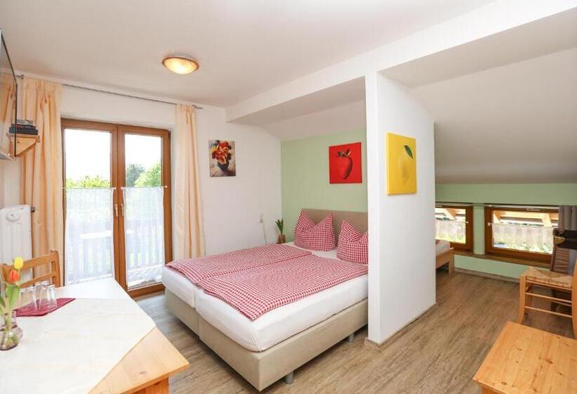 غرفة قياسية ثلاثية مزودة بشرفة, Pension Bergsee