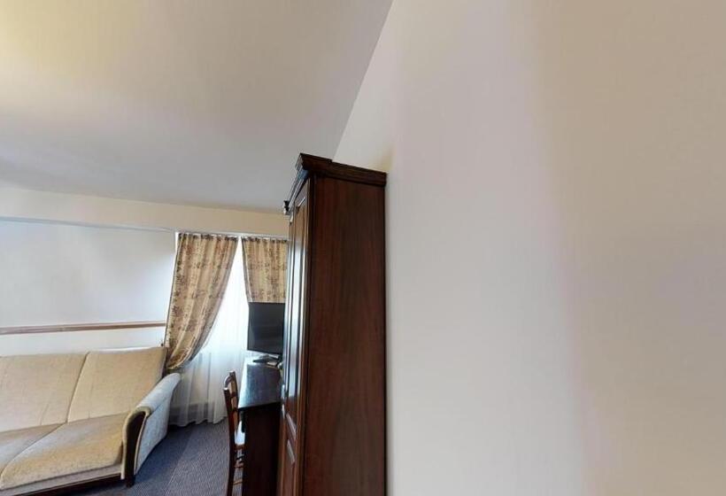 주니어 스위트, Pension Korona